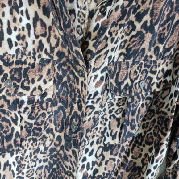 BeBe Silk Animal Print Blouse Top Button-Up Shirt size M Stretch Y2K Leopard - Picture 10 of 11